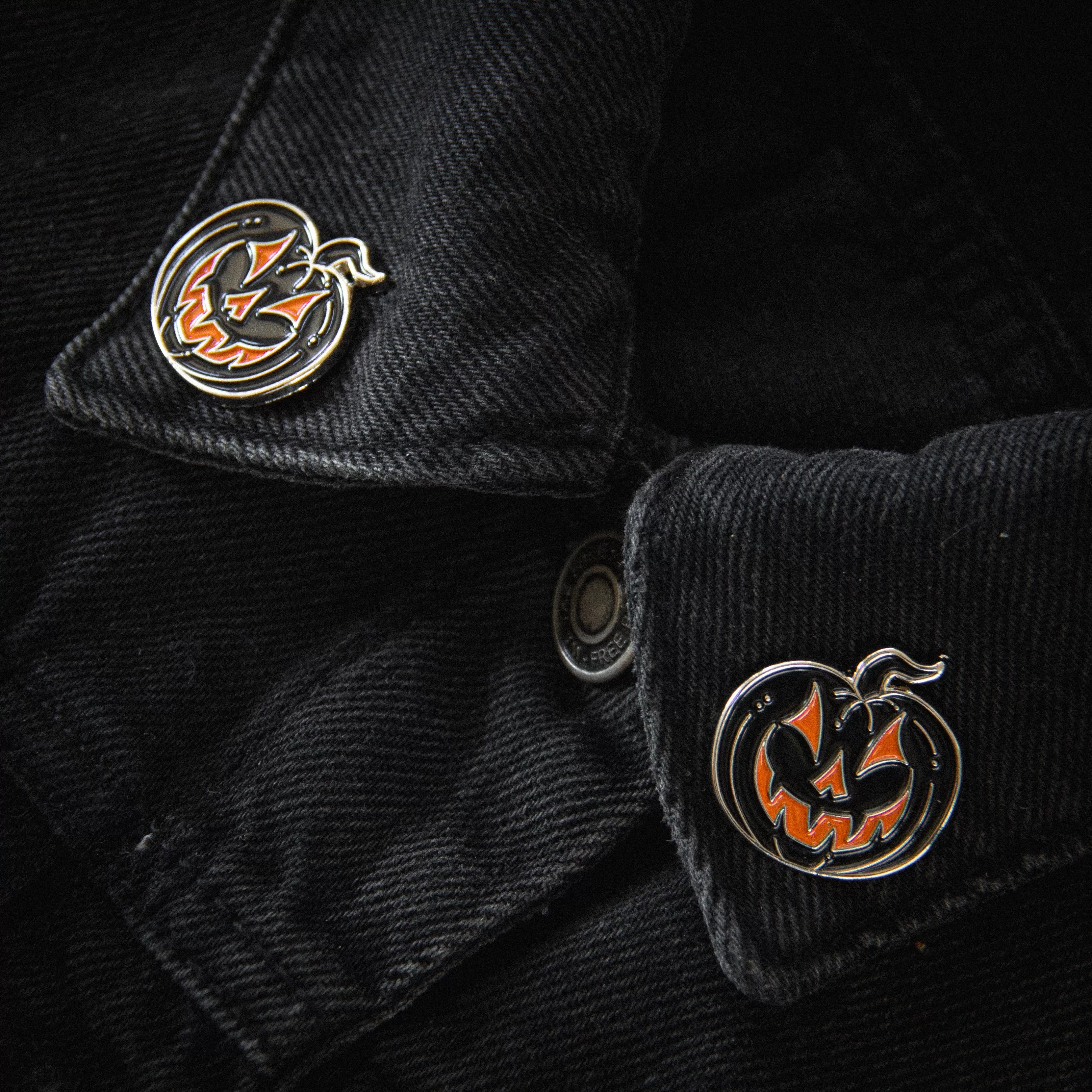 Jack-O-Lantern Collar Pin Set - Silver & Black by Ectogasm